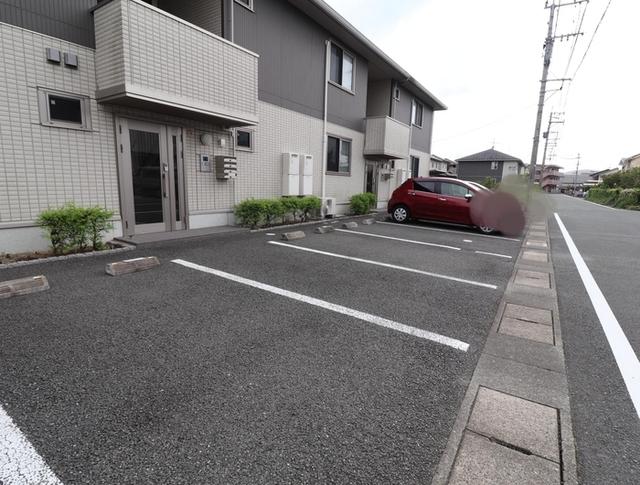 ヴィルヌーブ（103） 駐車場