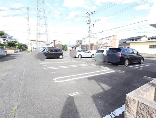グランドソレイユ東野（201） 駐車場