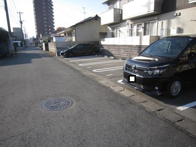 ＰＲＩＭＡＶＥＲＡ　ＩＺＵＭＩ（103） 駐車場