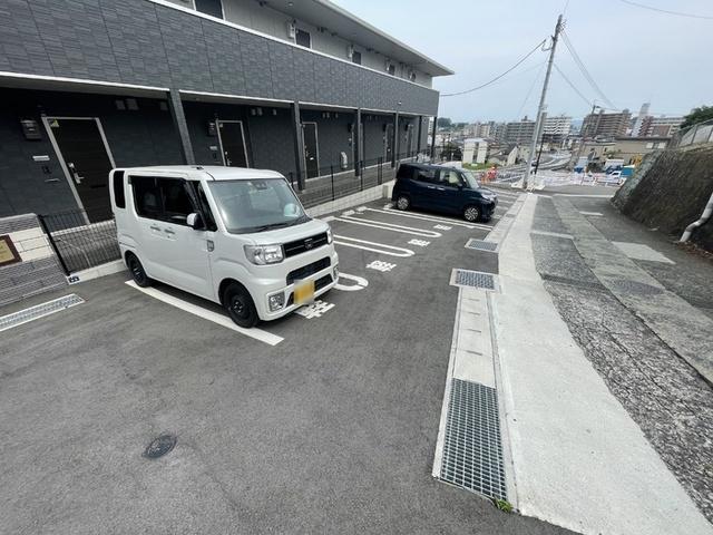 インペリアルコート（203） 駐車場