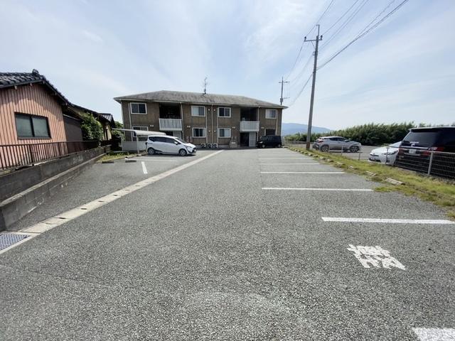 グランドソレイユ（下硯川）（105） 駐車場