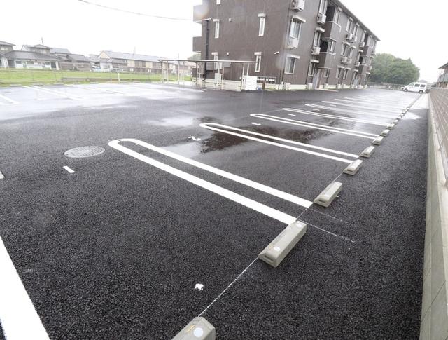 エスト（306） 駐車場