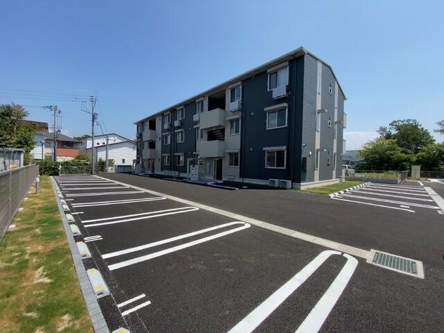 セレブ開懐世利（かわせり）（206） 駐車場