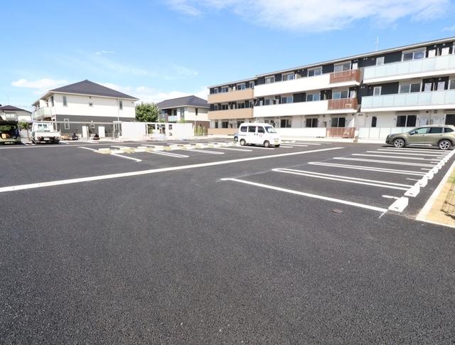 クリスタルパークテラス（106） 駐車場