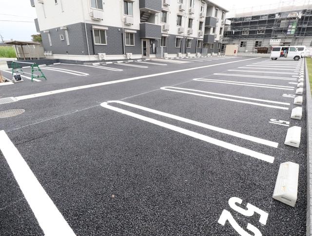 アーバンコート長嶺南（206） 駐車場