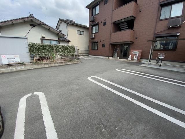 Rose　MansionⅡ(ﾛｰｽﾞﾏﾝｼｮﾝ）（102） 駐車場