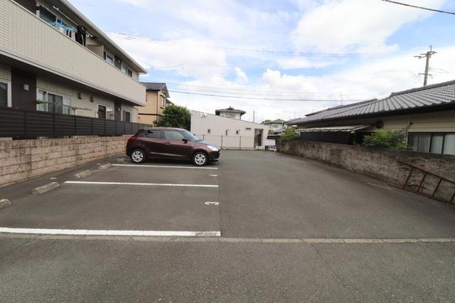 ラフィーネ青葉台（101） 駐車場