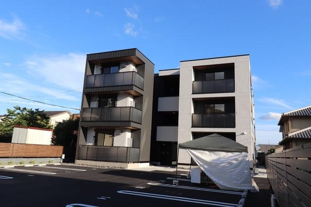 Crest Court（303） 外観
