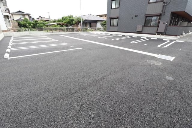 TORISIA古閑（103） 駐車場