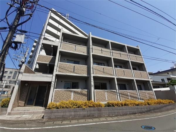 カルフールＢ．Ｃ白山（302） 外観