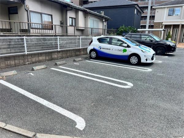 メゾンブリーズ（201） 駐車場