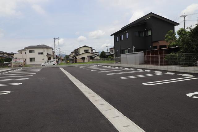 ディアプレイス（302） 駐車場
