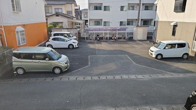 アンプルール　A棟（101） 駐車場