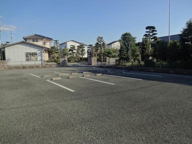 ヴィラクレストⅡ（102） 駐車場