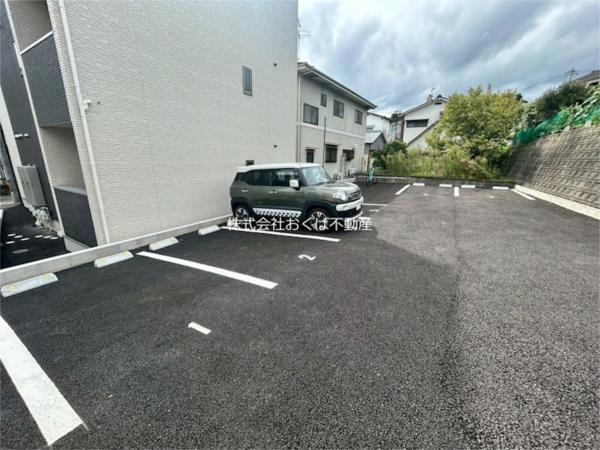 REGALEST　HANAZONO（201） 駐車場