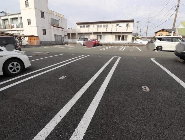 アベニュー花立（101） 駐車場