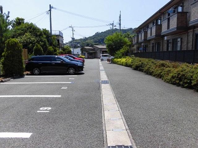 シャンレザン（101） 駐車場