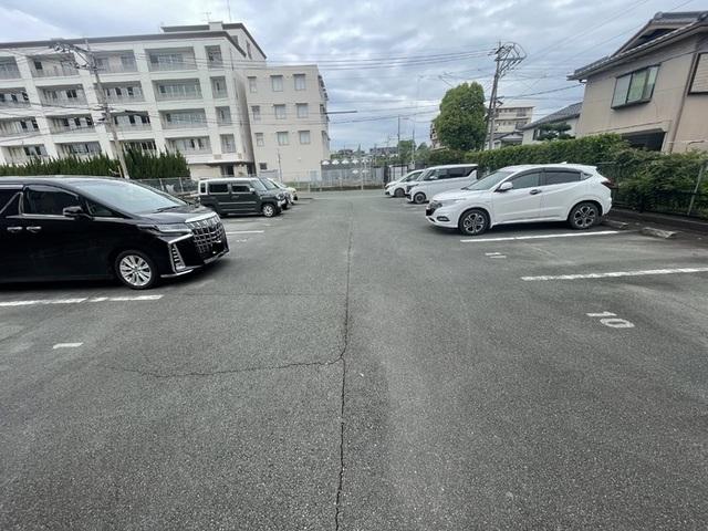 ウィルモア島崎　A棟（202） 駐車場