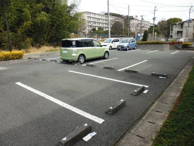 オークスドュール・ウルゲ　A棟（203） 駐車場
