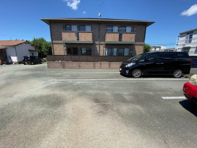エクレール（101） 駐車場
