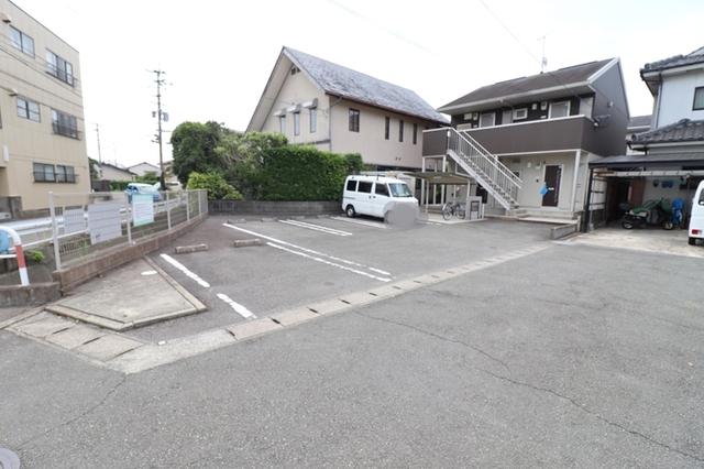 ウィット・イズミ（202） 駐車場