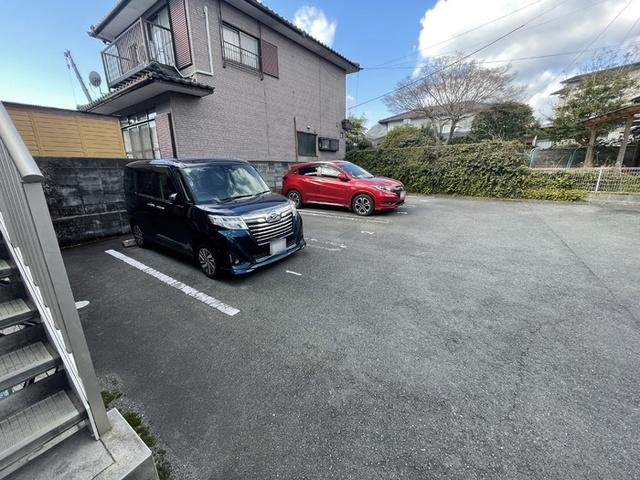 オーピュール城西（103） 駐車場