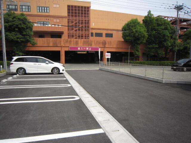 グランプラス（205） 駐車場