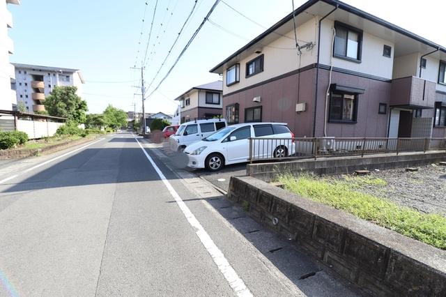 ハイカムール上代　B棟（202） 駐車場