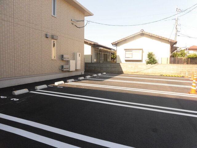 ＣＬＡＳＳＹ・小峯（ｸﾗｯｼｨｵﾐﾈ）（103） 駐車場
