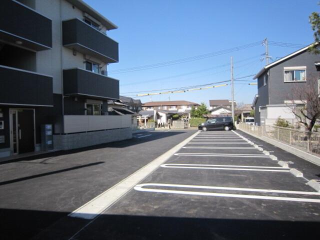 コンフォール（105） 駐車場