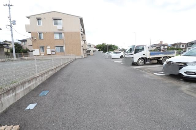ルミエール出水（107） 駐車場