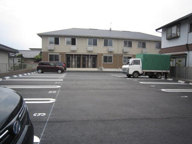 エミグラント（205） 駐車場