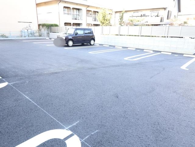 アクシス島崎（201） 駐車場