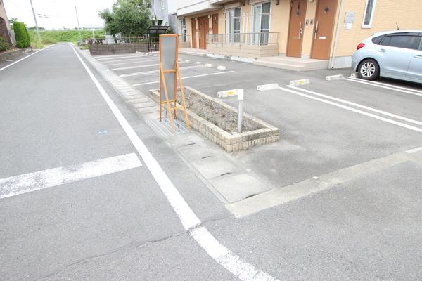 コート･ハピネス（102） 駐車場