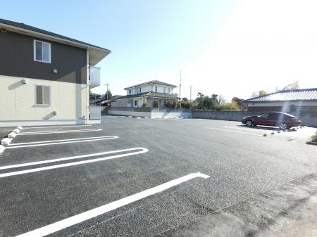 アン・ソレイユ（102） 駐車場