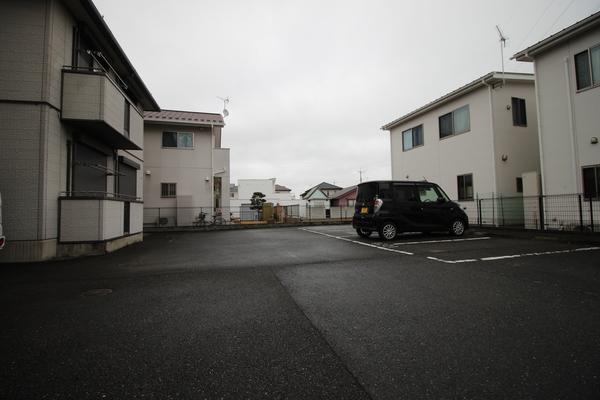 レジデンスみなみK（101） 駐車場