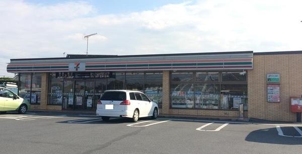 セブンイレブン玉村樋越店：451m