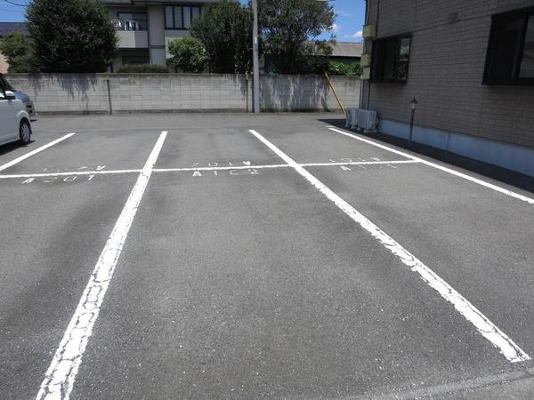 ファミーユB（101） 駐車場