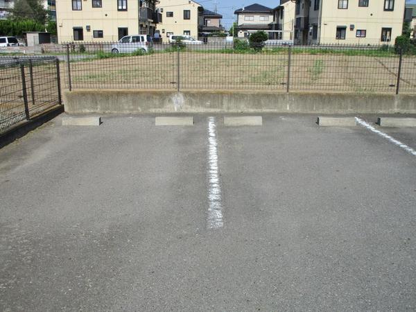 ピノ・ソレアード（105） 駐車場