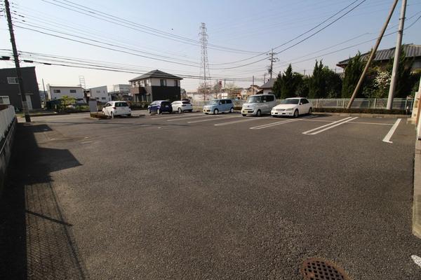 エーデルプラッツ（301） 駐車場