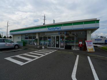 ファミリーマート伊勢崎流通団地：1100m