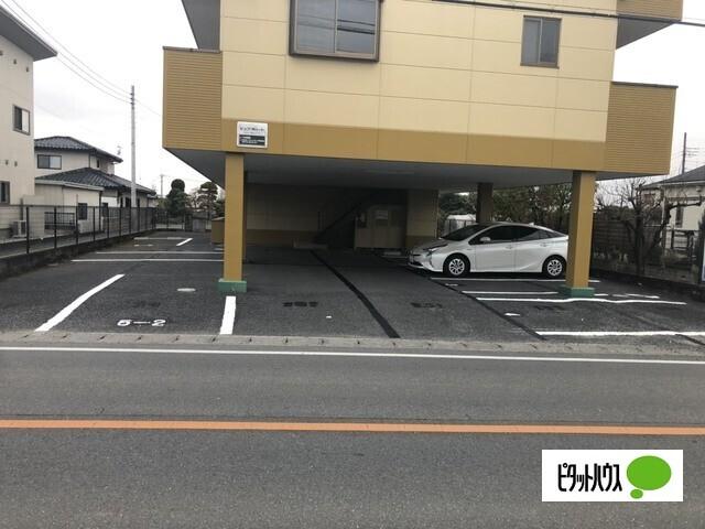 ピュアハート（102） 駐車場