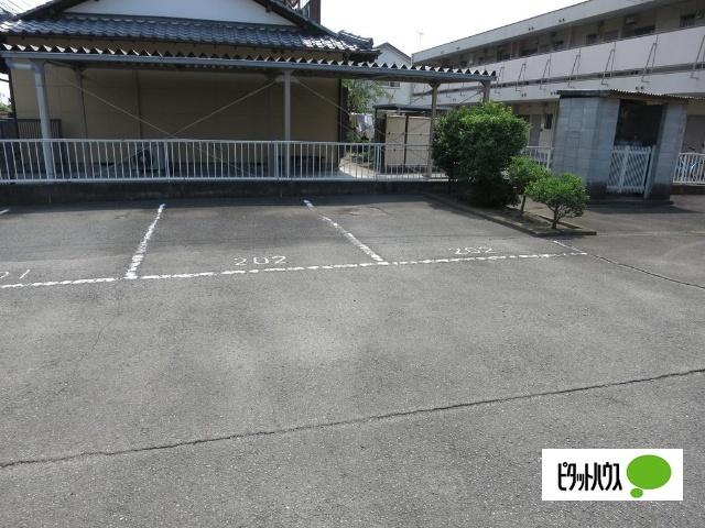 ストークうちだ（201） 駐車場