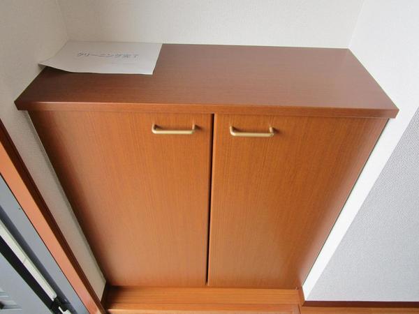 アマンジオＢ（101） 玄関