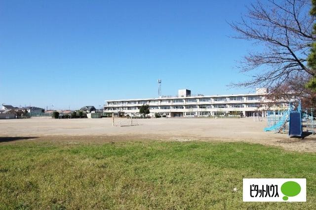 伊勢崎市立あずま南小学校：1669m