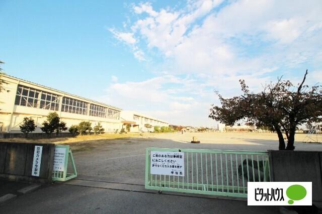 伊勢崎市立殖蓮第二小学校：1663m