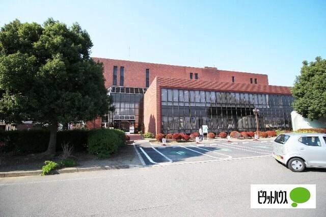 伊勢崎市図書館：1751m
