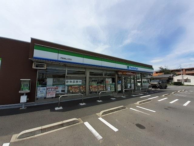 ファミリーマート伊勢崎山王町店：766m