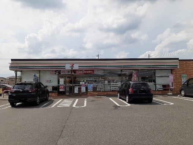 セブンイレブン群馬赤堀南店：473m