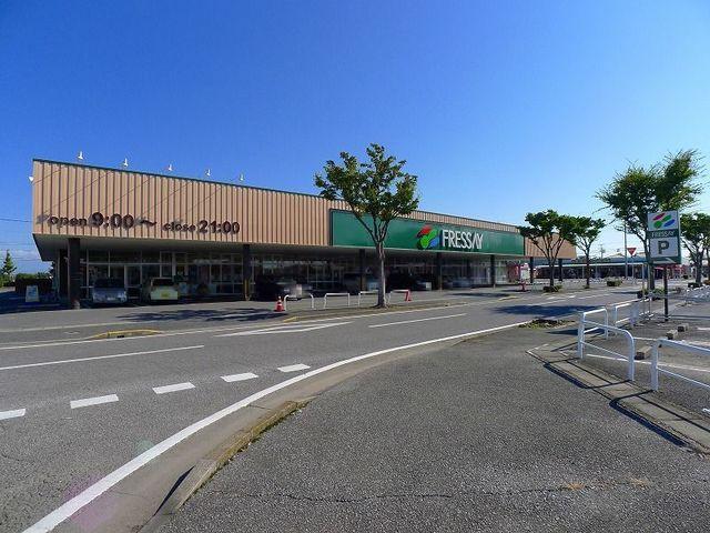 フレッセイ境町店：564m